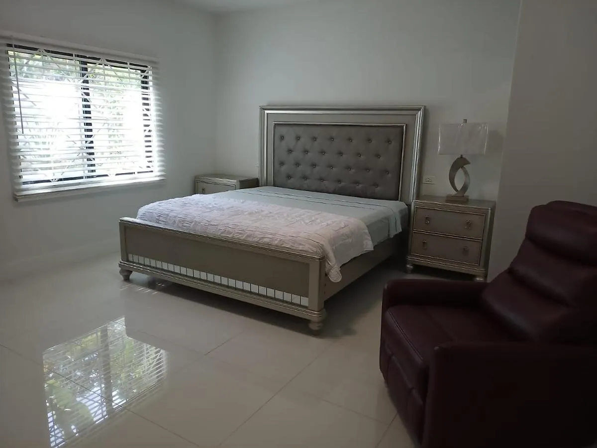 Luxury 2 Bedroom Rooftop Pool View Unit #3 Falmouth 0*,