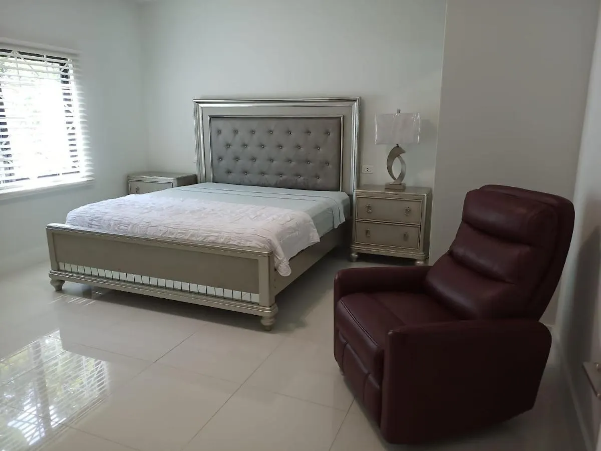 Luxury 2 Bedroom Rooftop Pool View Unit #3 Falmouth 0*,